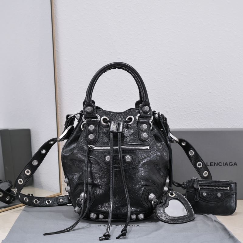 Ba*len*cia*ga bucket bags